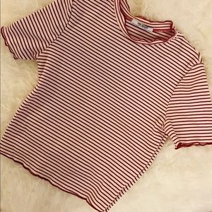 White and red lines crop-top turtleneck